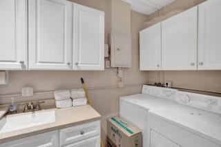 Tropical Oasis+heated Pool-4BR/KINGS/1mi to BEACH! - Deerfield Beach - 3