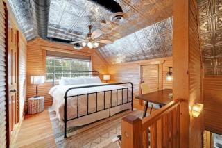 Twilight Ranch - 6 acre ranch w/hot tub and dog friendly! - Luckenbach - 5
