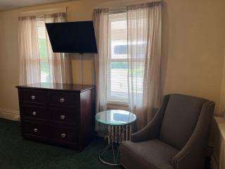 Simmons Motel and Suites - 9