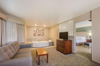Best Western Harbour Pointe Lakefront - 8