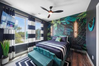 New Centrally Located Gated Modern Designer Home - Houston - 6