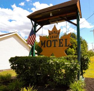 Maple Leaf Lodge - Schroon Lake - 9