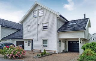 5 Bedroom Amazing Home In Spangereid - Spangereid - 1