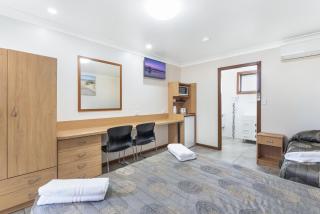 Palm Valley Motel - Tarro - 9
