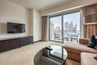 Graceful 1BR at The Address Residences Dubai Marina by Deluxe Holiday Homes - Dubai - 7