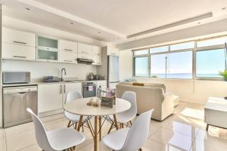 Beachfront Apartment with Wi-Fi! - Cape Town - 8