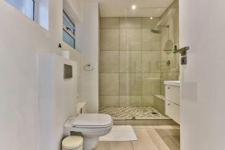 Beachfront Apartment with Wi-Fi! - Cape Town - 2