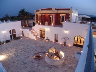 Hotel Masseria Fortificata Donnaloia - 9