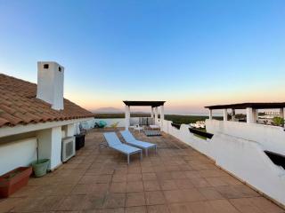 Quiet & Spacious Apt @ Golf Course w/ Roof Terrace - San Roque - 0