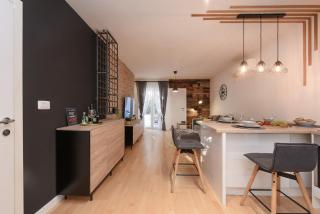 L&R luxury apartment- free parking - 9