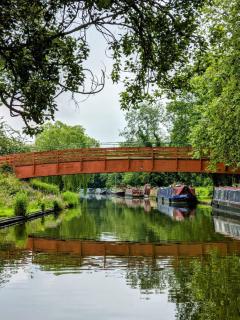 Mini Escape - 2 Berth Narrowboat on the Grand Union, Hertfordshire - - 5