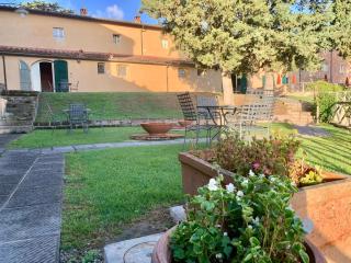 Incantevole borgo con piscine - Colleoli - 1