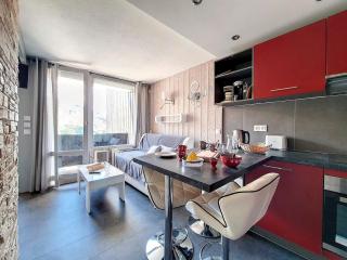 Appartement rénové au pied des pistes avec balcon – 4 pers., 27m², coin chambre, cabine, 3 flocons or - FR-1-344-896 - Les Menuires - 0
