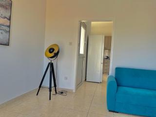 Urban Retreat - Your Ideal Getaway in Limassol - Limassol - 2