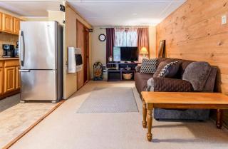 Pocono cabin with private pool at Shawnee Mtn - East Stroudsburg - 6