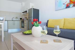 VERONICA - Coralli Beachfront Apartment - 7