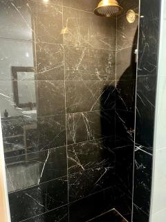 Ravissant loft avec parking souterrain gratuit sur place - 2