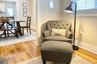 Bayshore Beauty Stylish 3BR SOHO Bungalow near Hyde Park - 2