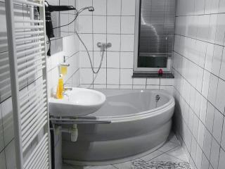 F-1107 Ferienwohnungen Schilfhalm FeWo 02 1 sep Schlafzimmer, Außennbereich - Garz-Rügen - 4