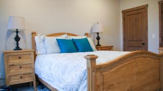 Lakefront Home 4 Bedroom 4 Bath Sleeps 12 - 4