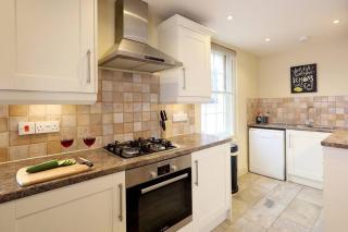 4BR Elegant Stay Golden Triangle Parking - 2