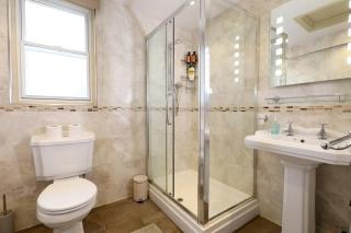 4br Elegant Stay Golden Triangle Parking - 8