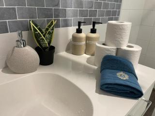 Morden 3 bedrooms house with office Air-con - 1