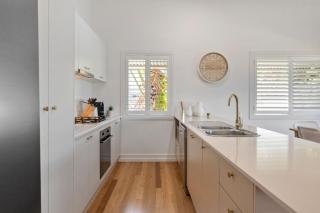 By the beach 2 beach side 3 bedroom 2 bathroom home - Alexandra Headland - 6