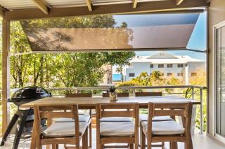By the beach 2 beach side 3 bedroom 2 bathroom home - Alexandra Headland - 0