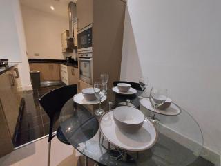 Feel At Home, Nottingham City Centre, Opposite Crowne Plaza - Nottingham - 8