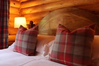 Bunnahahbain - Two Bedroom Luxury Log Cabin with Private Hot Tub - 8
