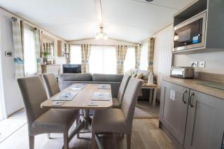 Lovely 6 Berth Caravan With Wi-Fi At Weeley Bridge In Essex Ref 69015R - 5