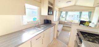 Summer Breeze Caravan, PG160 Golden Palm Resort, Skegness - Chapel Saint Leonards - 9