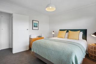 Renovated Takapuna 2BR Apt l Parking l Skytower - Auckland - 9