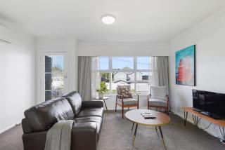 Renovated Takapuna 2BR Apt l Parking l Skytower - Auckland - 8