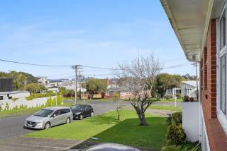 Renovated Takapuna 2BR Apt l Parking l Skytower - Auckland - 6