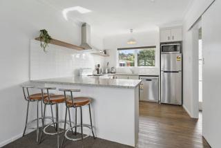 Renovated Takapuna 2BR Apt l Parking l Skytower - Auckland - 3