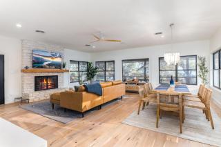 Amazing Modern Farmhouse Retreat w/ 2 Suites - Canyon Lake - 9