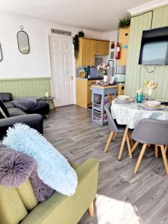 Chalet Ty Lilli Wen sleep 6 - Kidwelly - 1