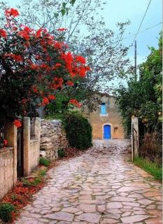 Eleni's Stately Home, picturesque location, By ThinkVilla - 5