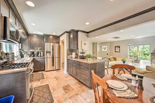 Near I-405 and 1 Mi to Dtwn! Kirkland Family Home - 2