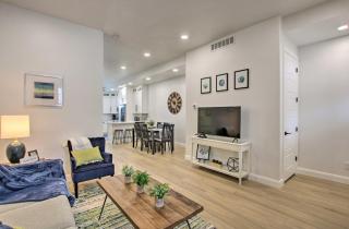 Modern Mountain Escape Near Slopes, Lakes and Trails - 6