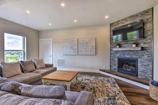 Walk To Golf Modern Mtn-View Home in Granby - 6