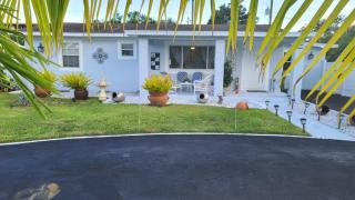 Palm Springs 3-Bedroom 2-Bath 5 Miles to the Beach - Lake Worth - 3