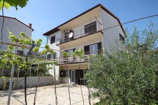 Apartments with parking space Pula - 7647 - 0
