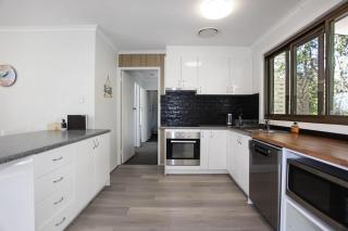 Barralong Beach House - Hawks Nest - 7