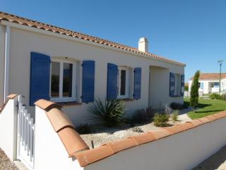 Maison Familiale à Longeville-sur-Mer, Proche Plage et Commerces, Terrasse et Jardin Clôturé - FR-1-336-78 - 0
