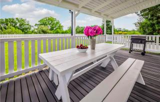 2 Bedroom Pet Friendly Home In Kolczewo - 9