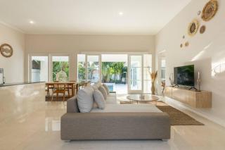 3BR Private Pool Villa D Yoo By OriVista - Canggu - 1