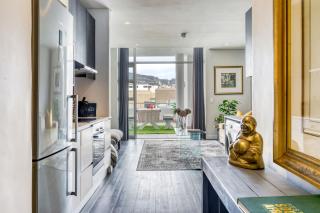 Backup-Powered Classic Luxury Apartment - 7